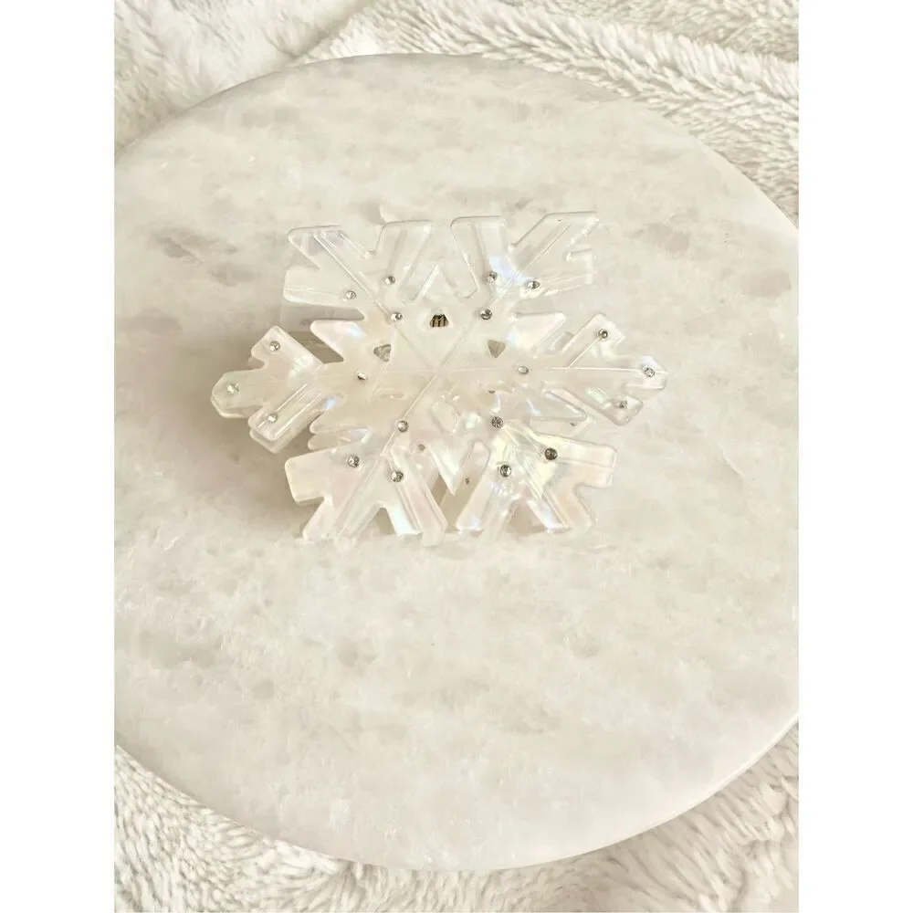 White Iradecent snowflake hair claw with rhinestone ￼